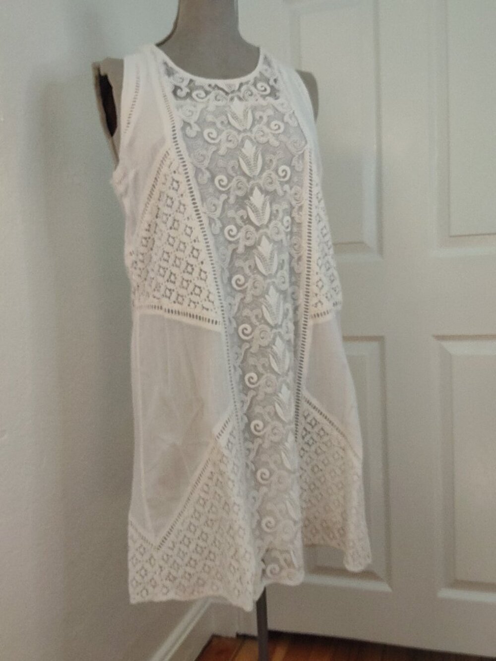 Lilly Pulitzer White Lace Overlay Sleeveless Dress